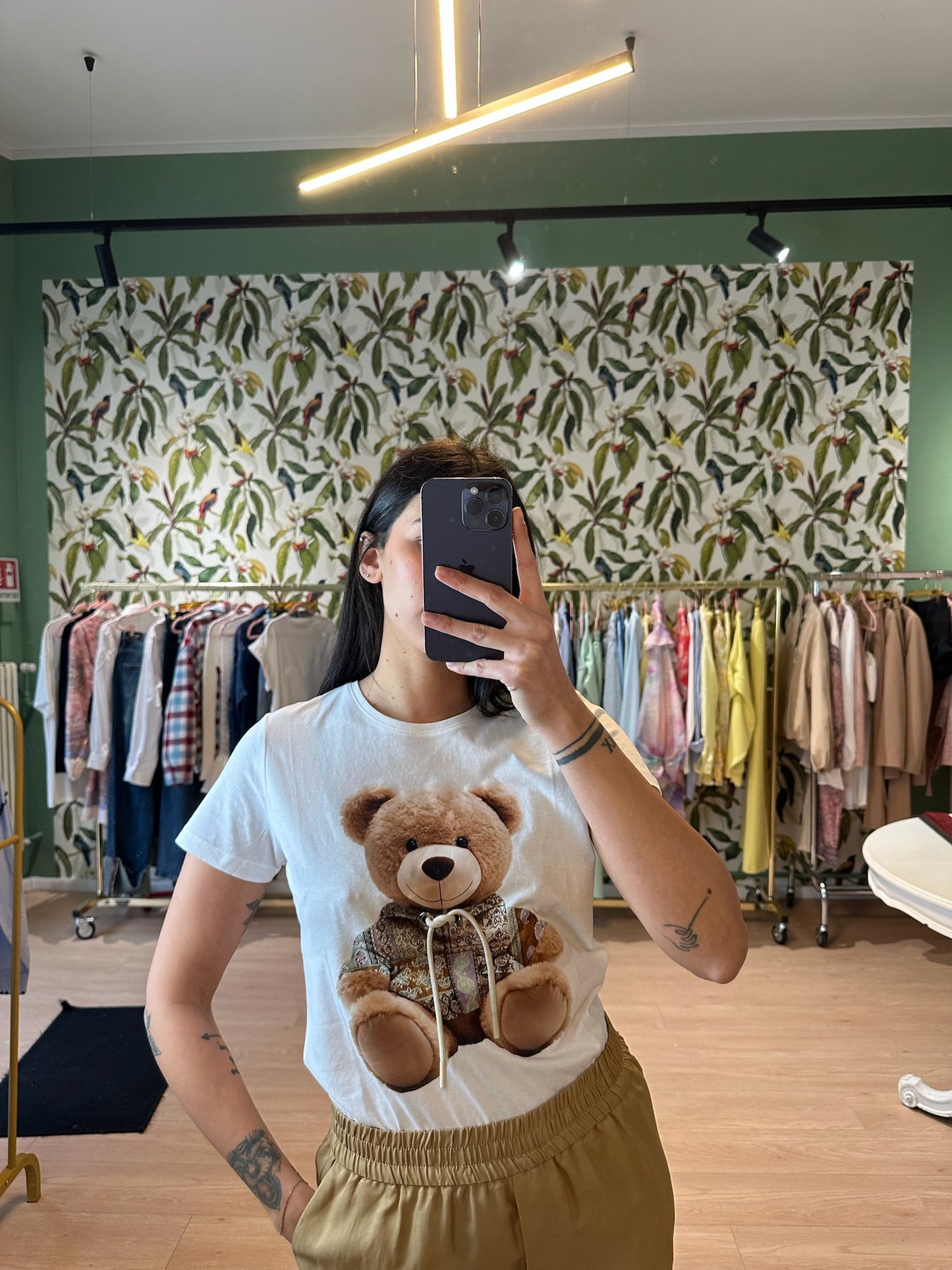 t-shirt orso kontatto